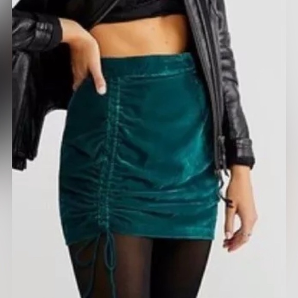 Free People Dresses & Skirts - Free People Emerald Green Velvet Skirt 10